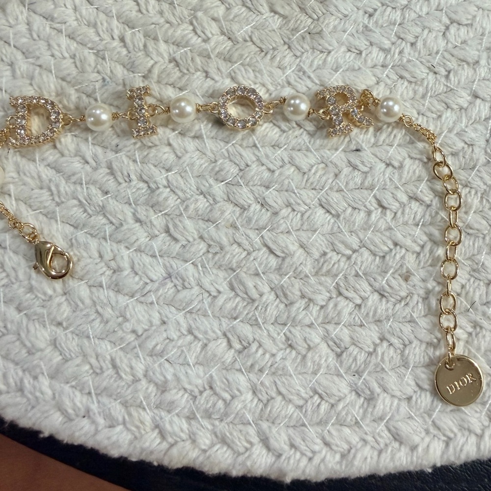 DIOR Letter Pearl Bracelet Gold Tone (Novelty/GWP) SEALED in Box - NEW - Picture 10 of 14